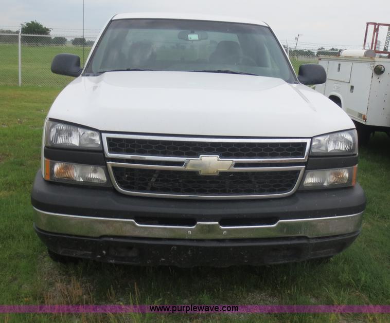 image for item D6000 2007 Chevrolet Silverado 1500 Ext. Cab pickup truck