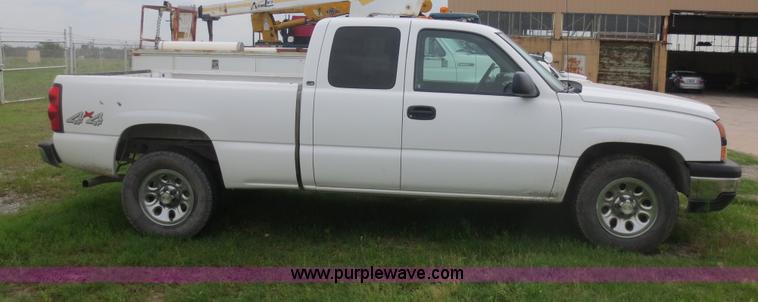 image for item D6000 2007 Chevrolet Silverado 1500 Ext. Cab pickup truck