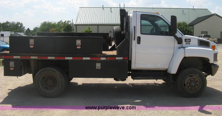 image for item D8457 2008 GMC C4500 flatbed truck