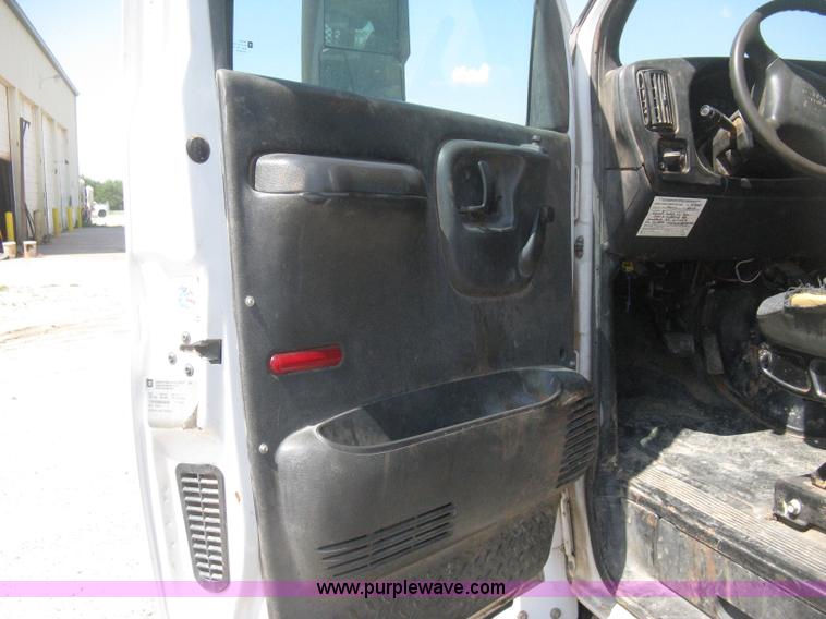 image for item D8457 2008 GMC C4500 flatbed truck