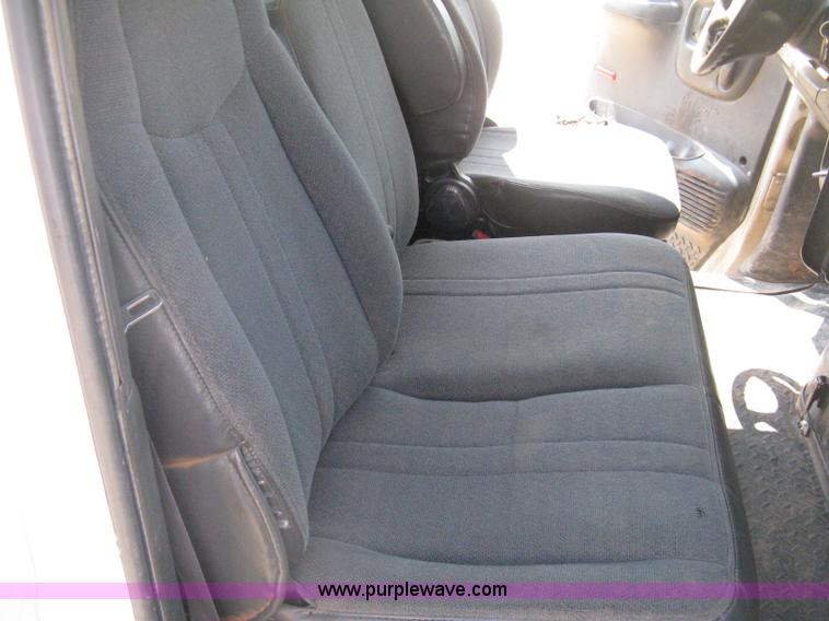 image for item D8457 2008 GMC C4500 flatbed truck