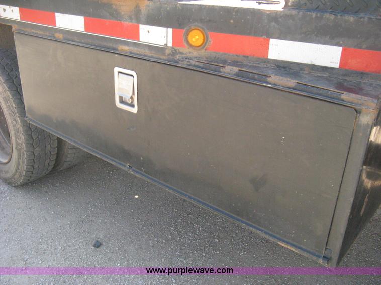 image for item D8457 2008 GMC C4500 flatbed truck