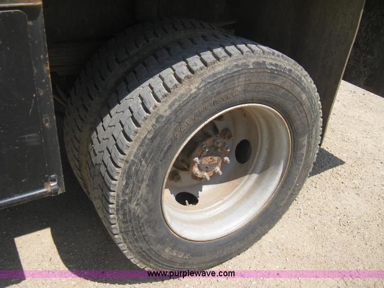 image for item D8457 2008 GMC C4500 flatbed truck