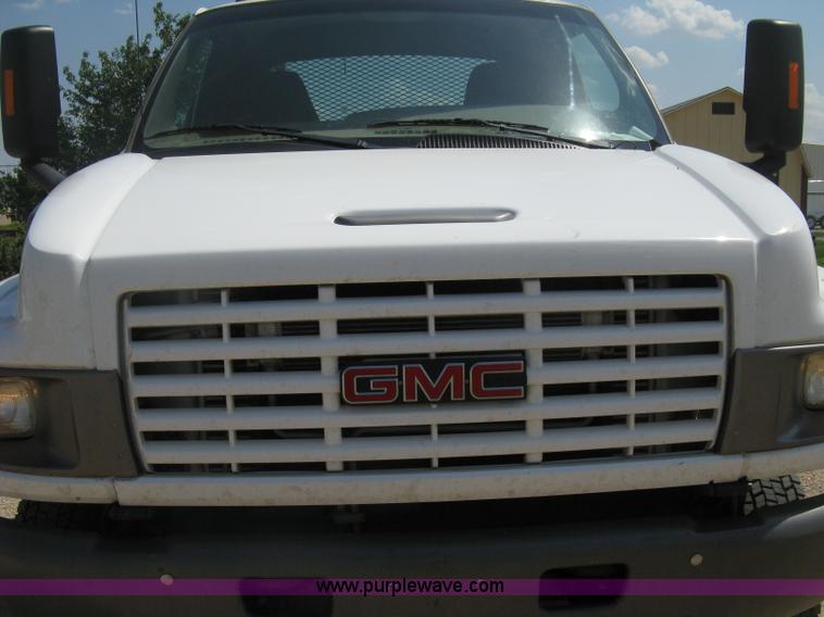 image for item D8457 2008 GMC C4500 flatbed truck