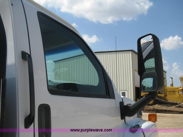 image for item D8457 2008 GMC C4500 flatbed truck