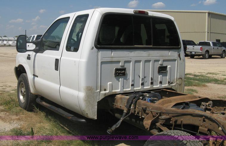 image for item D8458 2000 Ford F250 Super Duty XL SuperCab pickup truck cab and chassis