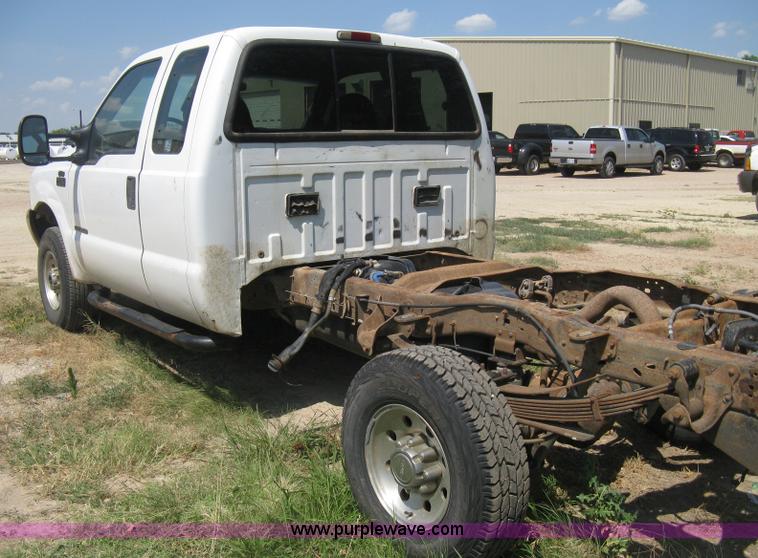 image for item D8458 2000 Ford F250 Super Duty XL SuperCab pickup truck cab and chassis