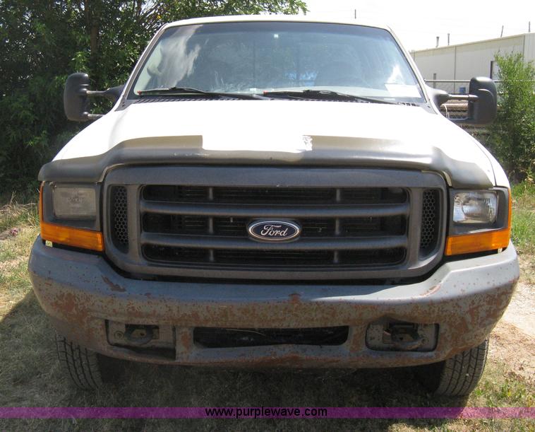 image for item D8458 2000 Ford F250 Super Duty XL SuperCab pickup truck cab and chassis
