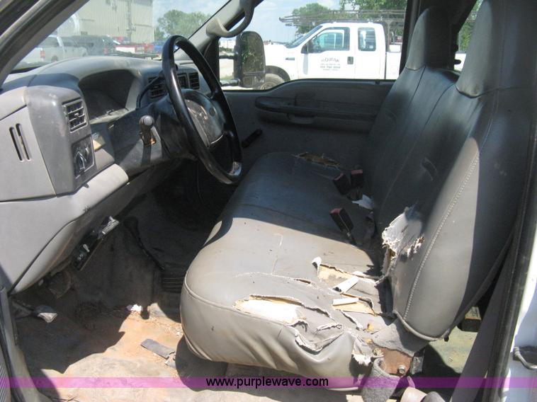 image for item D8458 2000 Ford F250 Super Duty XL SuperCab pickup truck cab and chassis