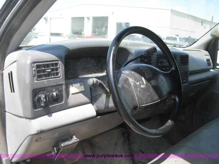 image for item D8458 2000 Ford F250 Super Duty XL SuperCab pickup truck cab and chassis