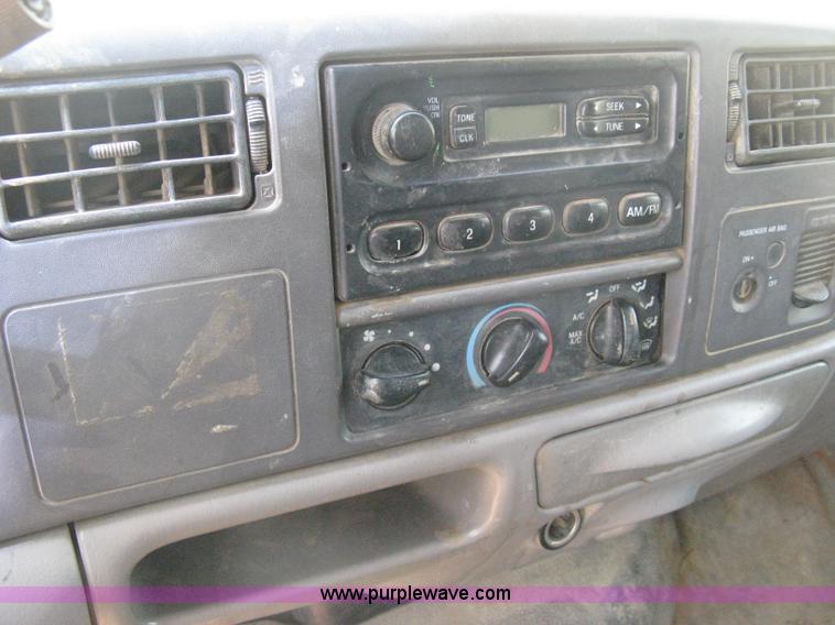 image for item D8458 2000 Ford F250 Super Duty XL SuperCab pickup truck cab and chassis