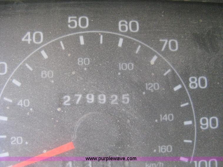 image for item D8458 2000 Ford F250 Super Duty XL SuperCab pickup truck cab and chassis