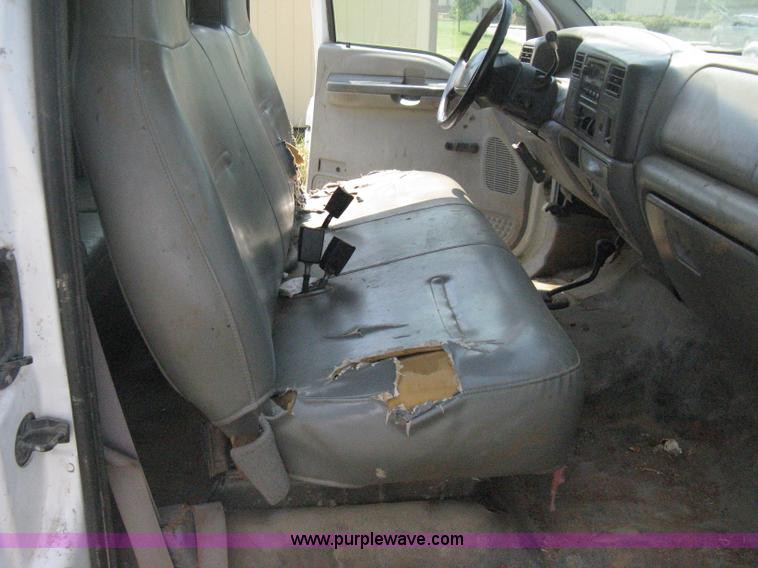 image for item D8458 2000 Ford F250 Super Duty XL SuperCab pickup truck cab and chassis