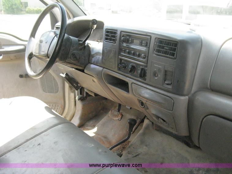 image for item D8458 2000 Ford F250 Super Duty XL SuperCab pickup truck cab and chassis