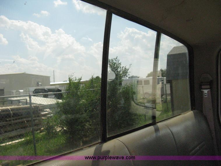 image for item D8458 2000 Ford F250 Super Duty XL SuperCab pickup truck cab and chassis