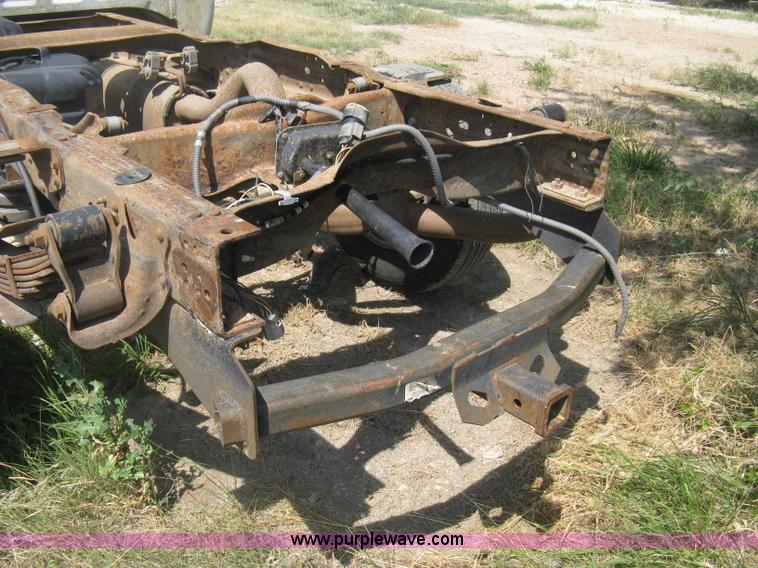 image for item D8458 2000 Ford F250 Super Duty XL SuperCab pickup truck cab and chassis