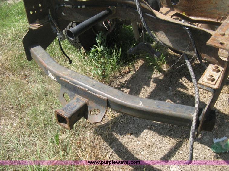 image for item D8458 2000 Ford F250 Super Duty XL SuperCab pickup truck cab and chassis