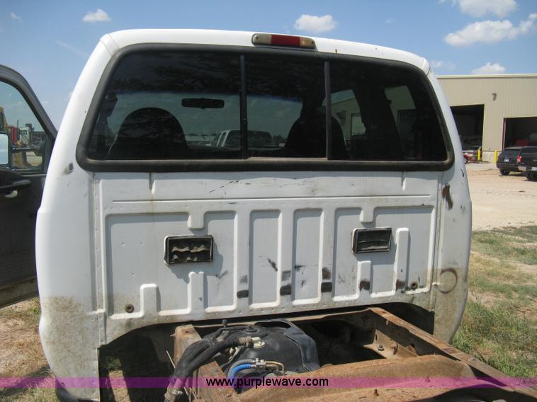 image for item D8458 2000 Ford F250 Super Duty XL SuperCab pickup truck cab and chassis