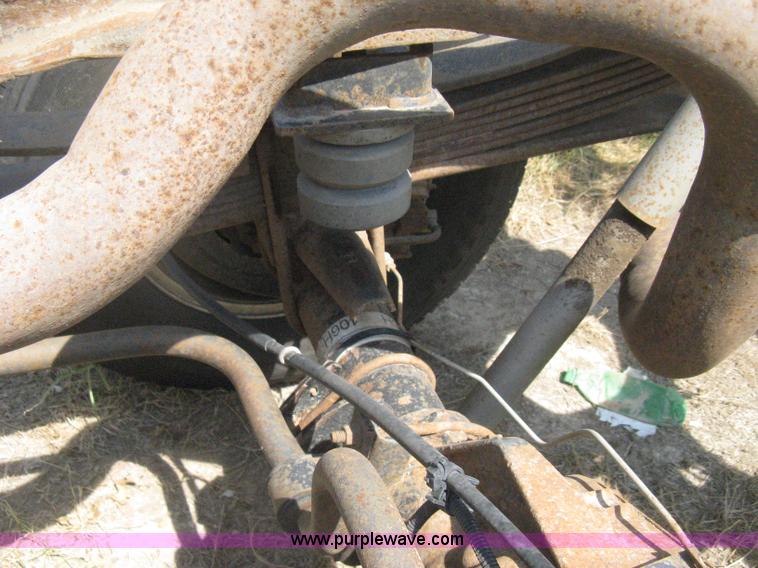 image for item D8458 2000 Ford F250 Super Duty XL SuperCab pickup truck cab and chassis