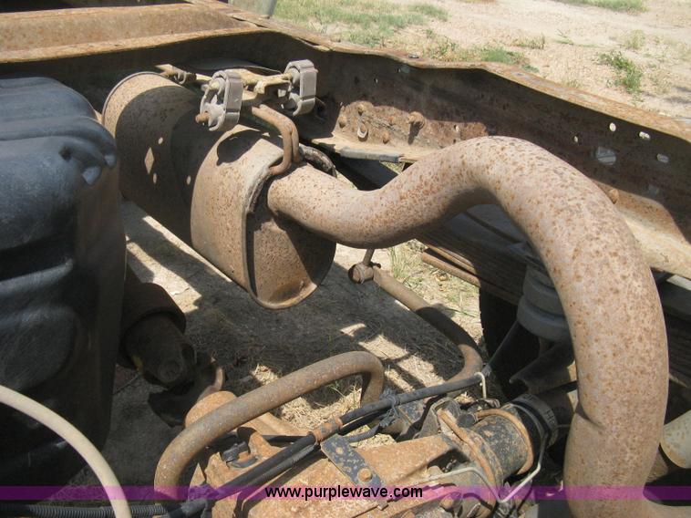 image for item D8458 2000 Ford F250 Super Duty XL SuperCab pickup truck cab and chassis