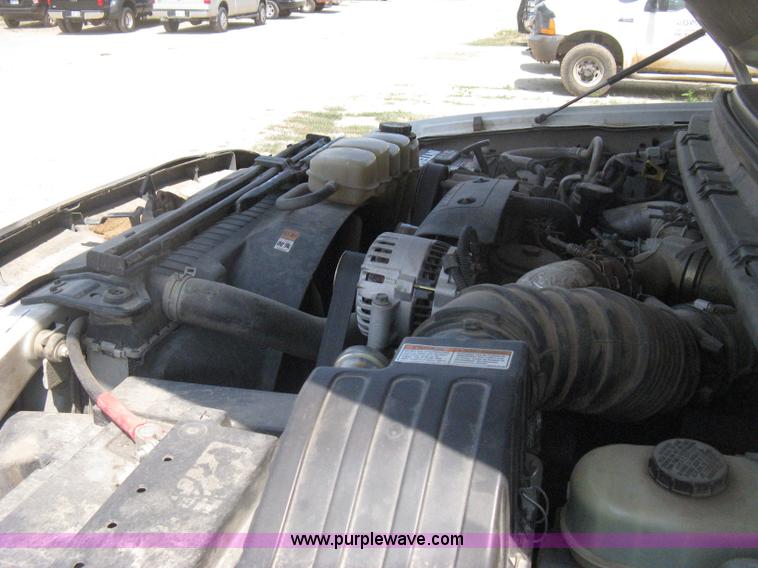 image for item D8458 2000 Ford F250 Super Duty XL SuperCab pickup truck cab and chassis