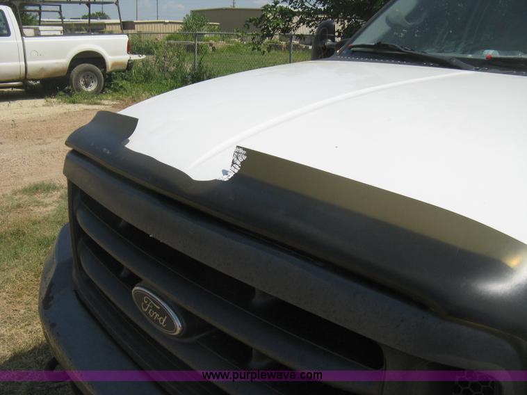 image for item D8458 2000 Ford F250 Super Duty XL SuperCab pickup truck cab and chassis