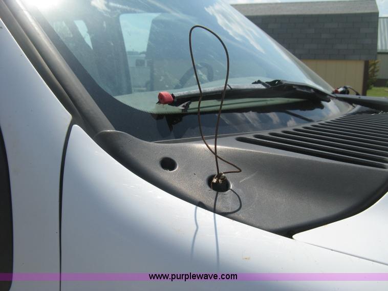 image for item D8458 2000 Ford F250 Super Duty XL SuperCab pickup truck cab and chassis