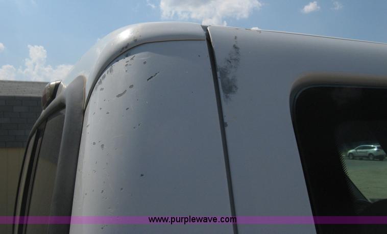 image for item D8458 2000 Ford F250 Super Duty XL SuperCab pickup truck cab and chassis