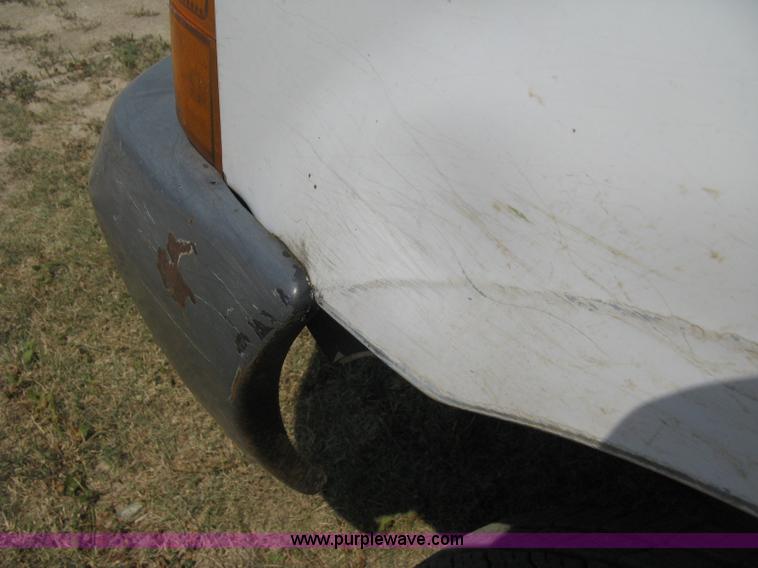 image for item D8458 2000 Ford F250 Super Duty XL SuperCab pickup truck cab and chassis