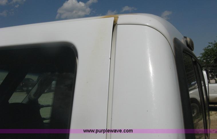 image for item D8458 2000 Ford F250 Super Duty XL SuperCab pickup truck cab and chassis