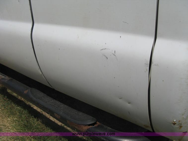 image for item D8458 2000 Ford F250 Super Duty XL SuperCab pickup truck cab and chassis