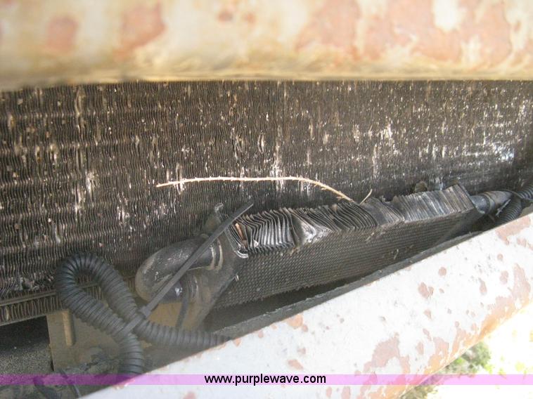 image for item D8458 2000 Ford F250 Super Duty XL SuperCab pickup truck cab and chassis