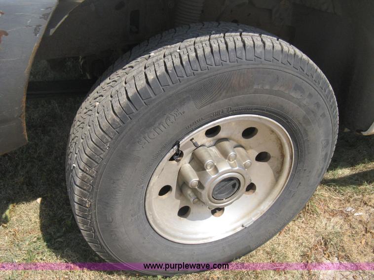 image for item D8458 2000 Ford F250 Super Duty XL SuperCab pickup truck cab and chassis