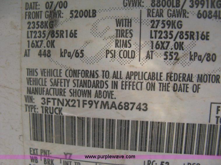 image for item D8458 2000 Ford F250 Super Duty XL SuperCab pickup truck cab and chassis