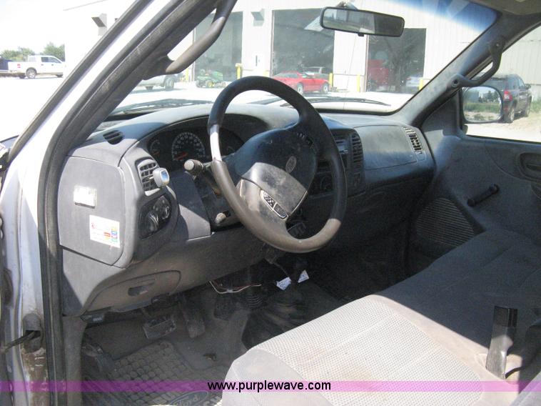 image for item D8459 2001 Ford F150 XL SuperCab pickup truck