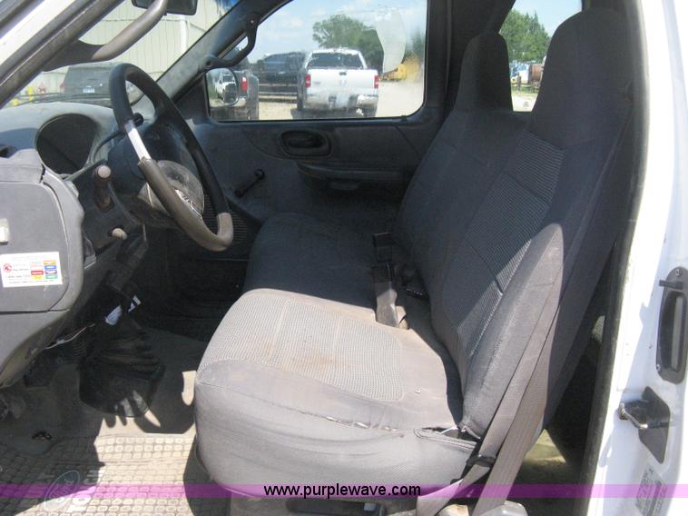 image for item D8459 2001 Ford F150 XL SuperCab pickup truck