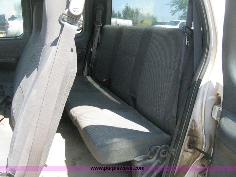 image for item D8459 2001 Ford F150 XL SuperCab pickup truck