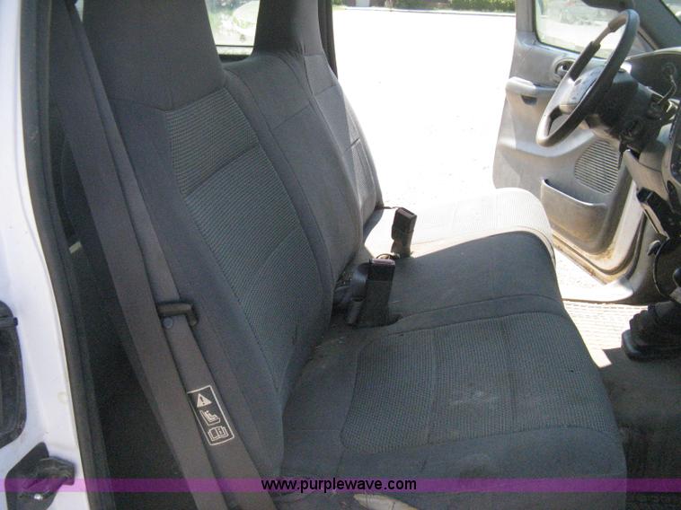 image for item D8459 2001 Ford F150 XL SuperCab pickup truck