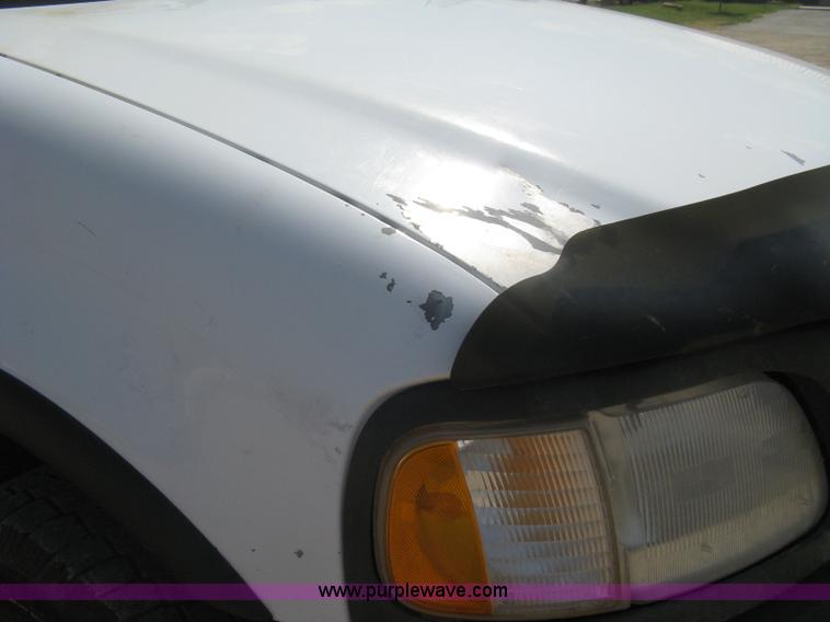 image for item D8459 2001 Ford F150 XL SuperCab pickup truck