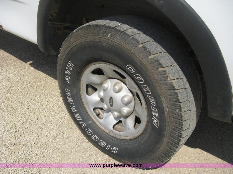 image for item D8459 2001 Ford F150 XL SuperCab pickup truck