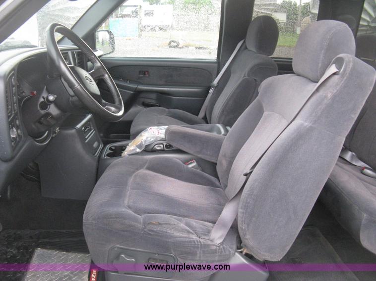 image for item D8472 2000 Chevrolet Silverado 1500 LS Ext. Cab pickup truck