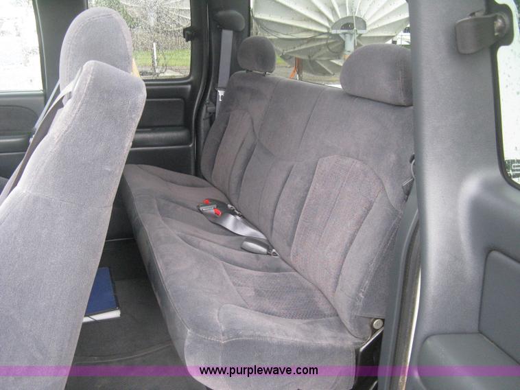 image for item D8472 2000 Chevrolet Silverado 1500 LS Ext. Cab pickup truck