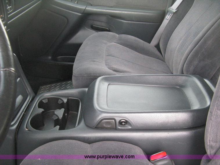 image for item D8472 2000 Chevrolet Silverado 1500 LS Ext. Cab pickup truck