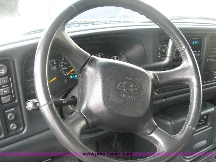 image for item D8472 2000 Chevrolet Silverado 1500 LS Ext. Cab pickup truck