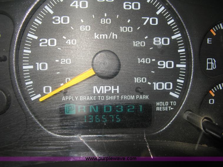 image for item D8472 2000 Chevrolet Silverado 1500 LS Ext. Cab pickup truck