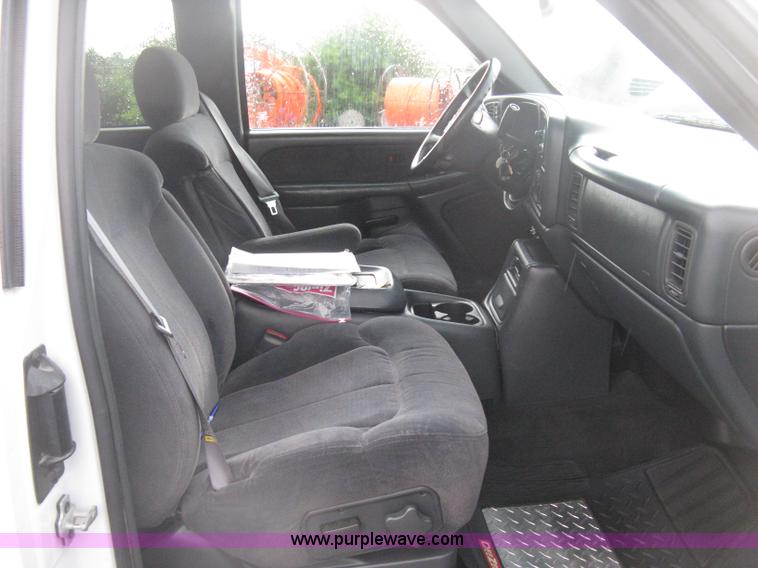 image for item D8472 2000 Chevrolet Silverado 1500 LS Ext. Cab pickup truck