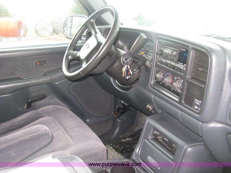 image for item D8472 2000 Chevrolet Silverado 1500 LS Ext. Cab pickup truck