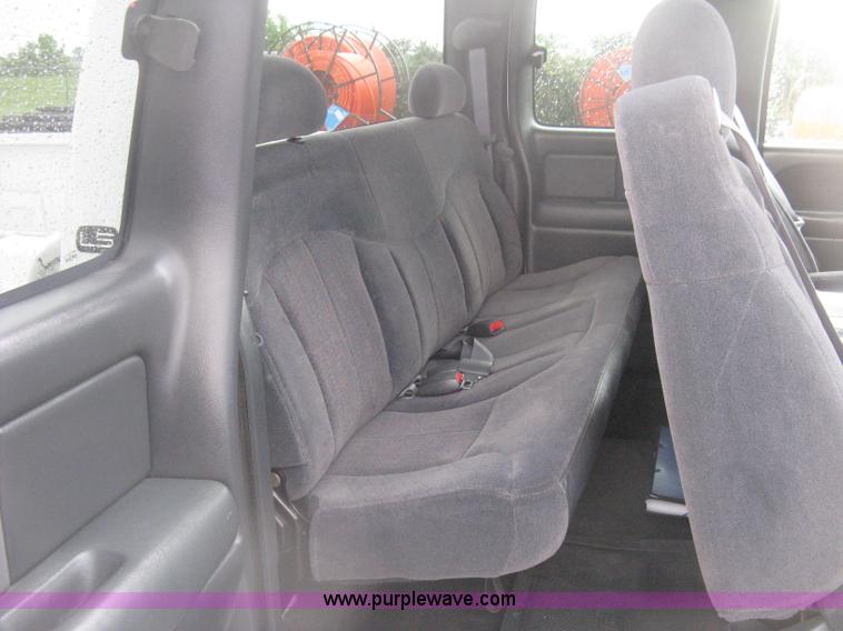 image for item D8472 2000 Chevrolet Silverado 1500 LS Ext. Cab pickup truck