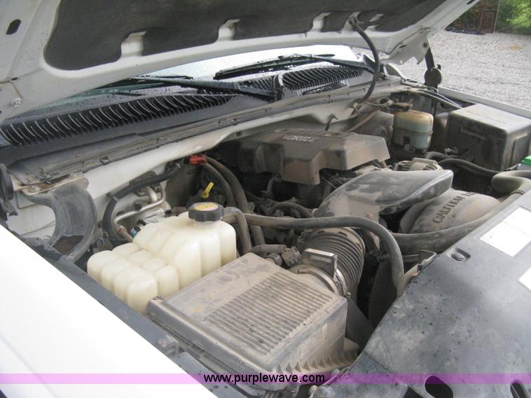 image for item D8472 2000 Chevrolet Silverado 1500 LS Ext. Cab pickup truck