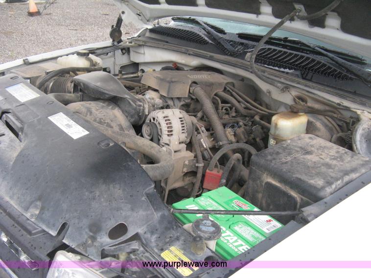 image for item D8472 2000 Chevrolet Silverado 1500 LS Ext. Cab pickup truck